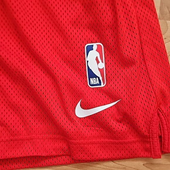 Nike NBA Chicago Bulls Mesh Practice Shorts Red NWT - Picture 3 of 10